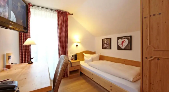 Номер Standard Staudacherhof in Garmisch-Partenkirchen I Blick aufs Zugspitzmassiv I einzigartige Bayurvida Küche