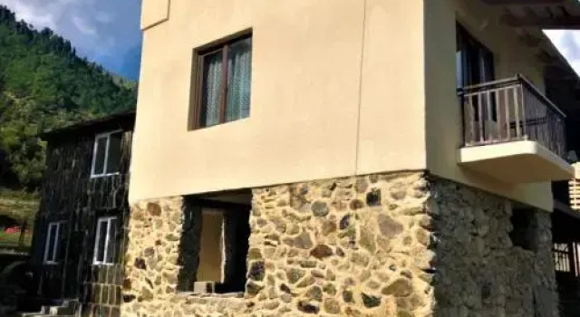 ELISO'S GUESTHOUSE, Забронировать Отель Недорогие отели Местия, недорогие