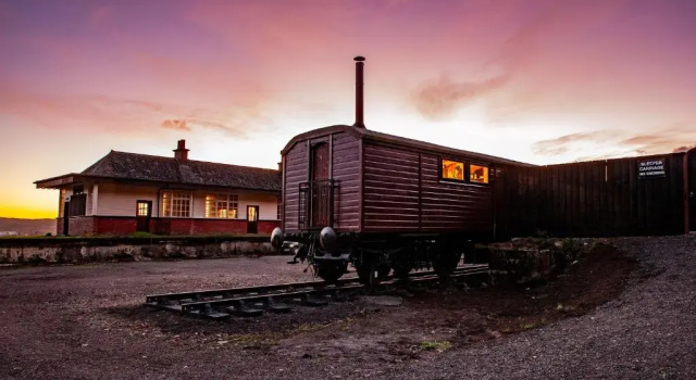 Appin Holiday Homes -Caravans, Lodges, Shepherds Hut and Train Carriage stays, Забронировать Дом для отпуска Отели Аргайл и Бьют с парковкой, Парковка
