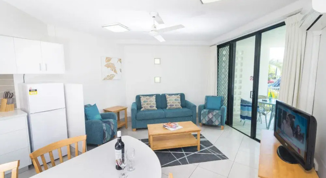 Номер Standard c 1 комнатой с балконом Beach Club Resort Mooloolaba