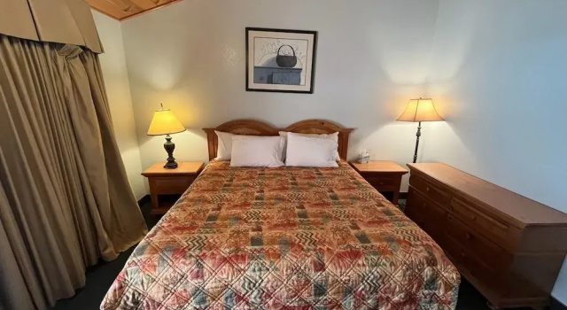 Двухместный номер Standard с балконом и с видом на горы Whispering Pines Lodge