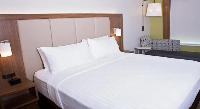 Двухместный номер Standard Holiday Inn Express & Suites Greenwood Mall by IHG