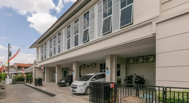 Griya Loka 2 Syariah Near Simpang Lima Mitra Reddoorz, Varaa Hotelli Semarang Central Java, lähellä Java Supermall