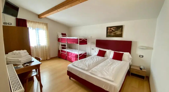 Четырёхместный номер Comfort Casteluce Hotel Funivie