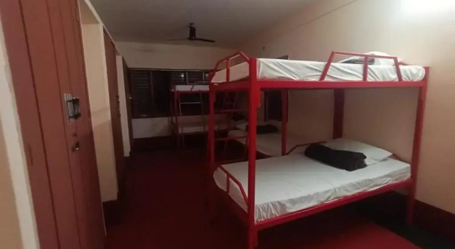 Кровать в общем номере Sunnys Serenity Resort