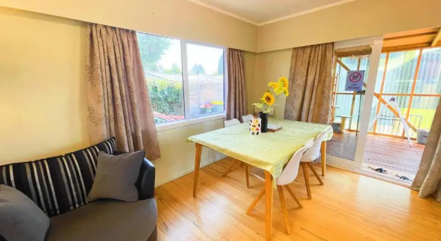 Cosy family home with a sunny deck, Забронировать Отель Отели региона Бей-оф-Пленти с парковкой, Парковка
