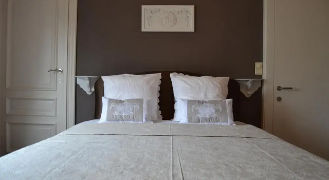 Guesthouse Expo 13, Забронировать Отель «постель и завтрак» Отели Leiestreek 3 звезды, 3*