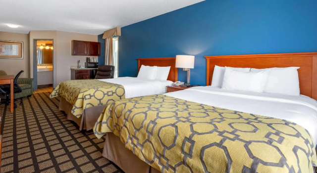 Четырёхместный номер Standard Baymont by Wyndham Rochester Mayo Clinic Area