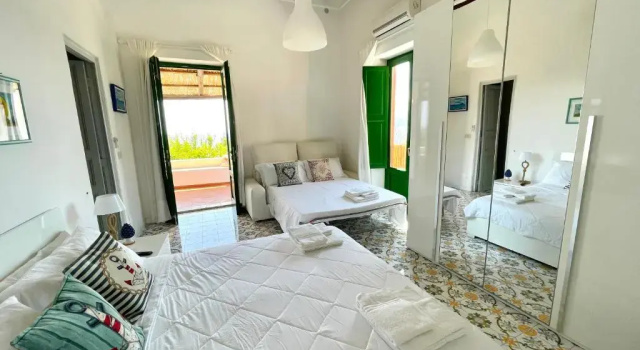 Villa Pomelia, Villa nel corso di Santa Marina Salina a 50 mt dal mare, Забронировать Отель «постель и завтрак» Marina Липари