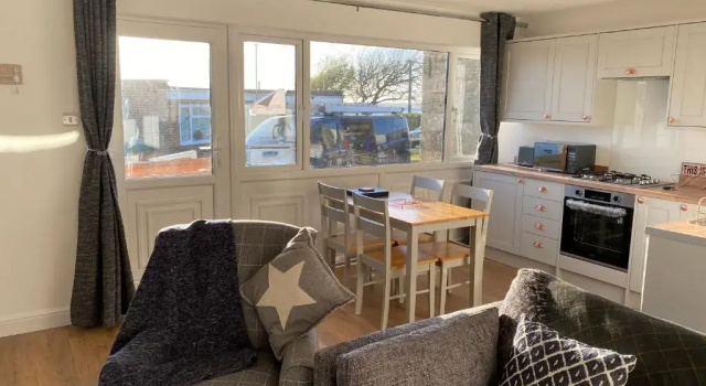 Шале Bay - Brambles Chine, Colwell Bay, Nr Yarmouth - 5 star WiFi - Short walk to The Hut and beach - Ferry offers