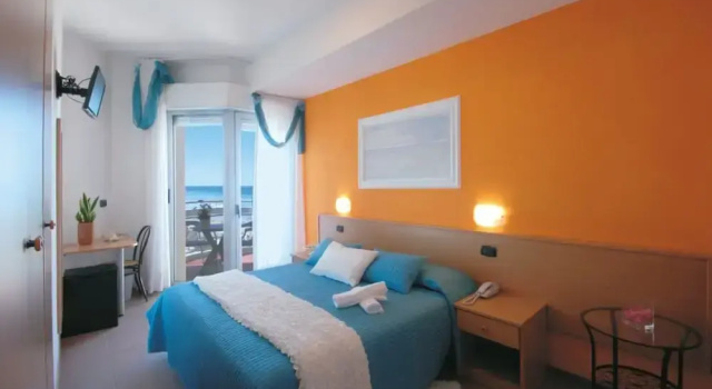 Трёхместный номер Classic с балконом и с частичным видом на море Hotel Nuovo Diana