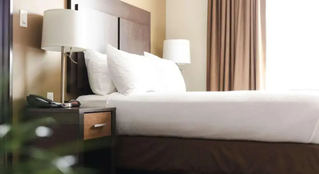 Четырёхместный люкс с 2 комнатами Best Western Plus Lacombe Inn and Suites
