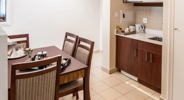 Люкс с 2 комнатами City Lodge Hotel Eastgate