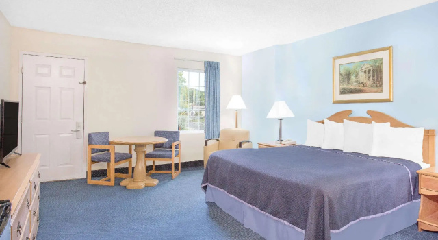 Двухместный номер Standard Howard Johnson by Wyndham Staunton