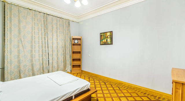 M Estate. Targovu. Nizami Street 4 room. (021)., Забронировать Отель Баку Азербайджан