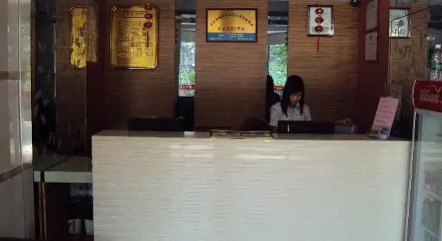 HK Inns99 Hotel - Weipengcheng Branch, Забронировать Отель Отели Лоху с парковкой, Парковка