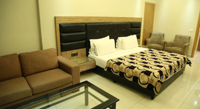Полулюкс с балконом Verdun Suites Hotel