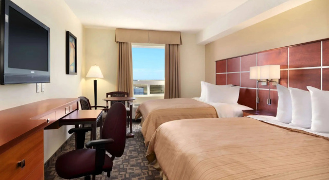 Четырёхместный люкс Days Inn by Wyndham Grande Prairie