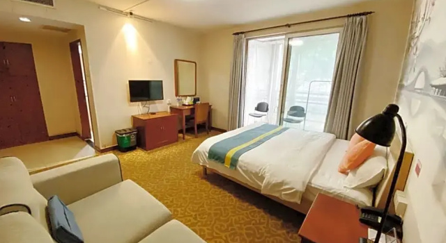 Двухместный номер Standard с балконом Beijing RJ Brown City Center Hotel