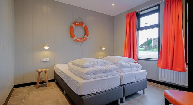 Attractive Holiday Home in Callantsoog With Fenced Garden, Забронировать Дом для отпуска Отели Kop van Noord-Holland с парковкой, Парковка
