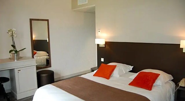 Номер Standard Logis Hôtels- Hôtel et Restaurant Domaine de Fompeyre