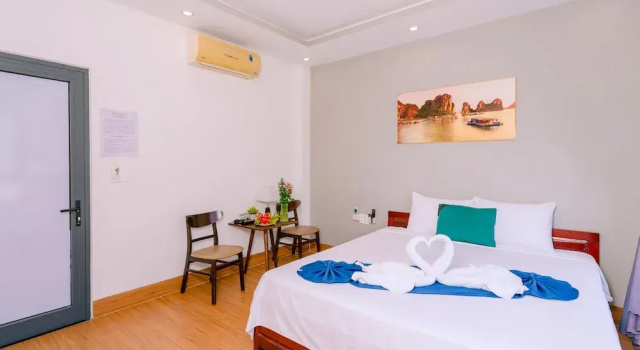 Двухместный номер Deluxe с балконом Vinh Khang Homestay