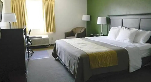 Двухместный номер Standard Boarders Inn & Suites by Cobblestone Hotels - Munising