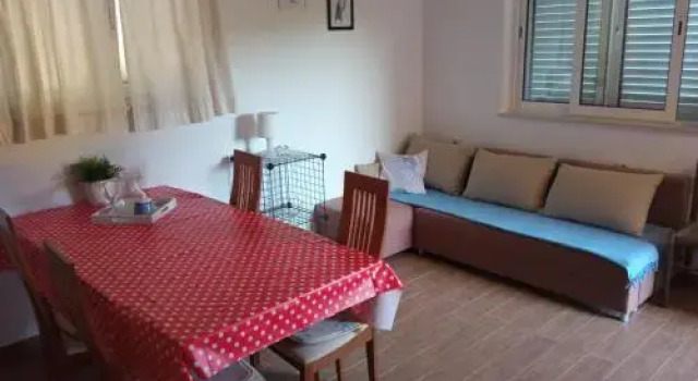 Apartment Rozi, 예약 아파트 Srima 시베니크