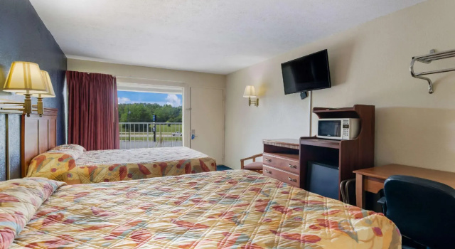 Четырёхместный номер Standard Rodeway Inn