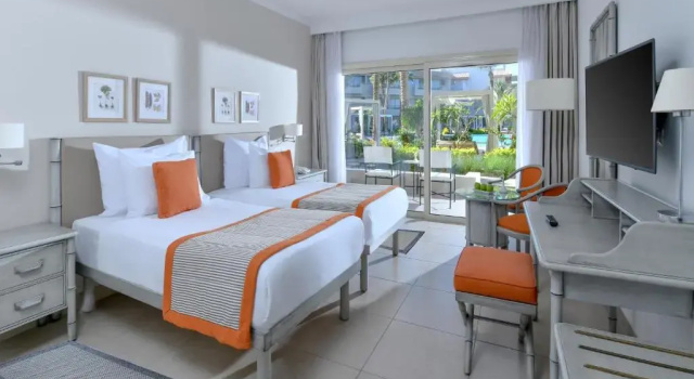 Двухместный номер Superior с видом на бассейн JAZ Elite Casa Del Mar Beach