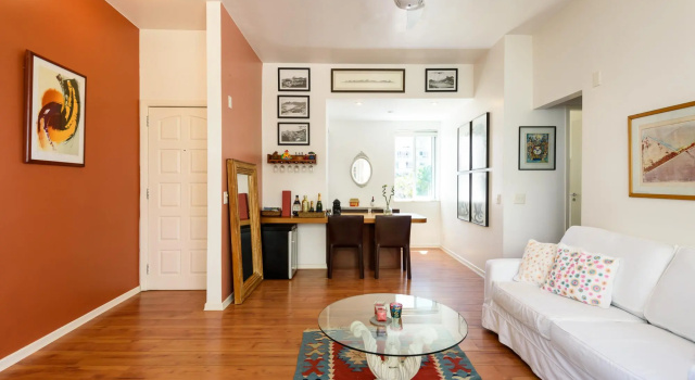 50m from Leblon Beach sleeps 6 | GU301 Z1, Забронировать Отель Леблон Рио-де-Жанейро