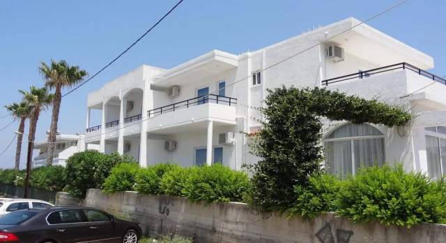 Michalis Studios & Apartments