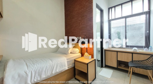 Griya Nawastika Syariah at Jakal KM 8 Redpartner, Book Hotel Kejayan 