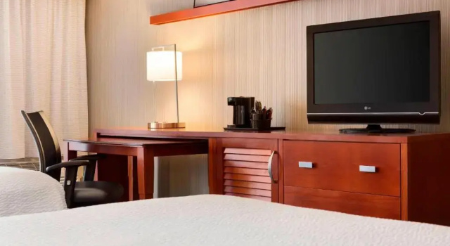 Четырёхместный номер Standard Courtyard by Marriott Champaign