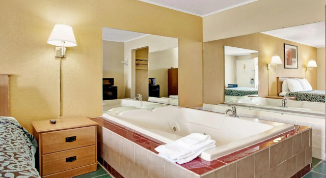 Номер Deluxe Days Inn by Wyndham Knoxville West