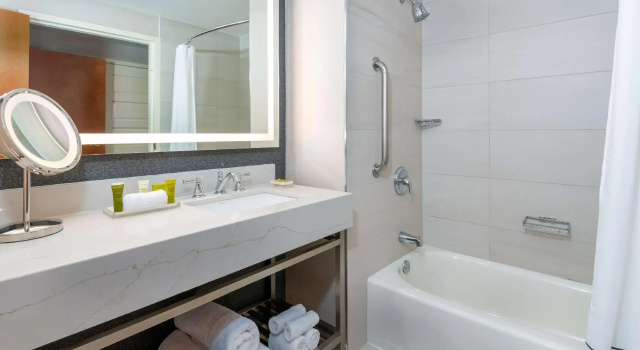 Двухместный номер Standard Hilton Charlotte Airport Hotel