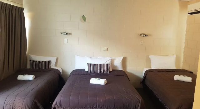 O'Sheas Windsor Hotel, Rezerwuj Motel Dalby 