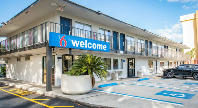 Motel 6-Kissimmee, FL - Orlando, Đặt Nhà nghỉ ven đường Nhà nghỉ motel tại Kissimmee, Nhà nghỉ ven đường