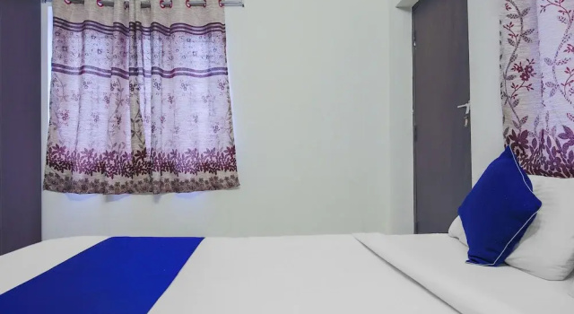 OYO 24138 SilverKey Shri Homes, Забронировать Отель Отели Hyderabad Region с парковкой, Парковка