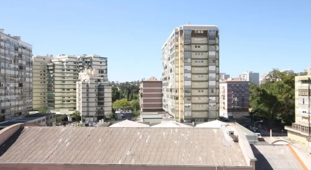 Nice Flat by Quinta das Conchas, Забронировать Апартаменты/квартира Лумиар Лиссабон