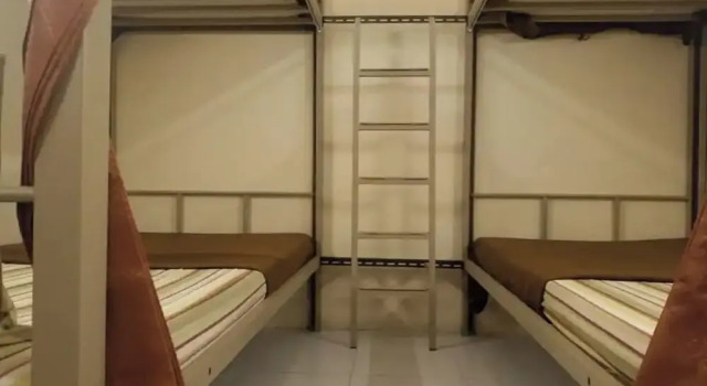 Postel ve společném pokoji Pondok Backpacker City Square Malang