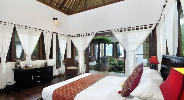 Villa Talia Vashti - Oceanfront villa with Private Sea Access, Pool & Cook, Забронировать Вилла Кандидаса Карангасем