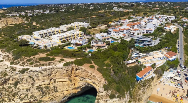 Апартаменты Apartment Overlooking Benagil Beach With Pool