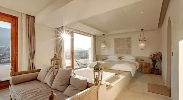 Люкс Deluxe с красивым видом из окна Zhi Lan Qiu Lakeside Homestay