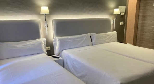 Трёхместный номер Hotel Bilbi