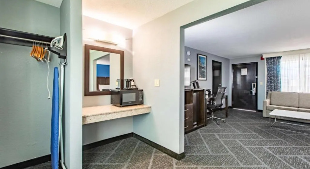 Двухместный номер Executive с видом на бассейн Best Western Rochester Hotel Mayo Clinic Area/ St. Mary's