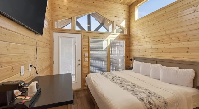 Номер Standard Cozy Tiny Home with Loft Sleeps 6