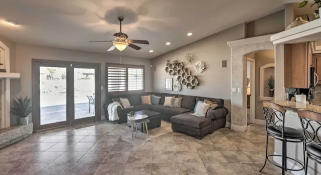 Lake Havasu City House w/ Fire Pit, Pool & Spa!, Забронировать Дом для отпуска Отели Лейк-Хавасу-Сити с парковкой, Парковка
