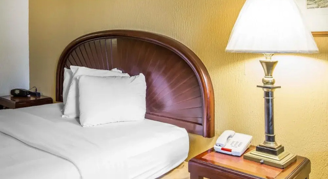 Econo Lodge Inn & Suites, Забронировать Отель Карролтон Джорджия