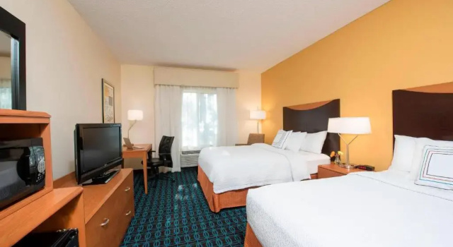 Четырёхместный номер Standard Fairfield Inn & Suites by Marriott Bloomington